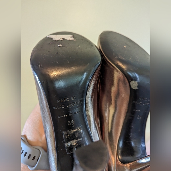 Marc by Marc Jacobs Heels Auth Metallic Silver Platinum Pumps Size 39 - Picture 4 of 9